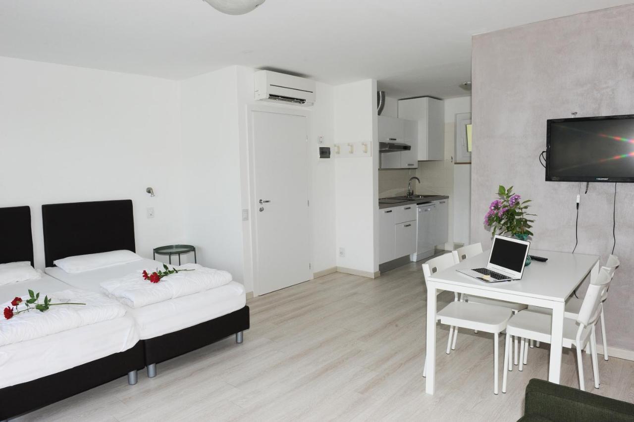 מאלצ'סינה Residence Parco Lago Di Garda מראה חיצוני תמונה