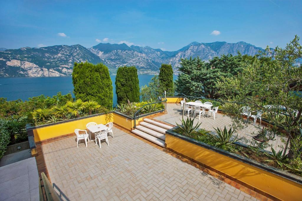 מאלצ'סינה Residence Parco Lago Di Garda מראה חיצוני תמונה