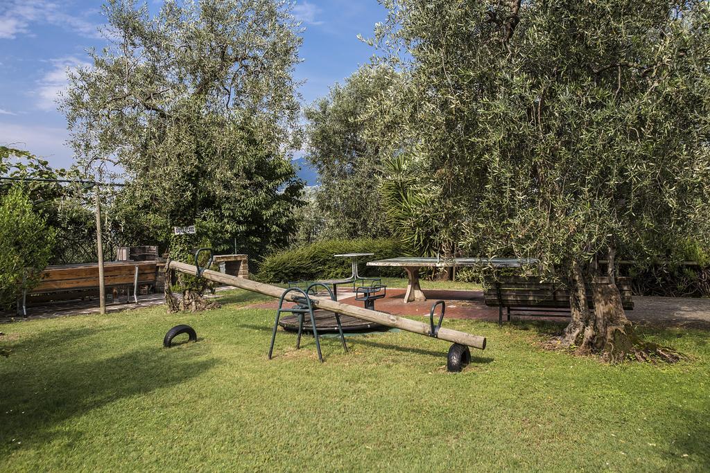 מאלצ'סינה Residence Parco Lago Di Garda מראה חיצוני תמונה