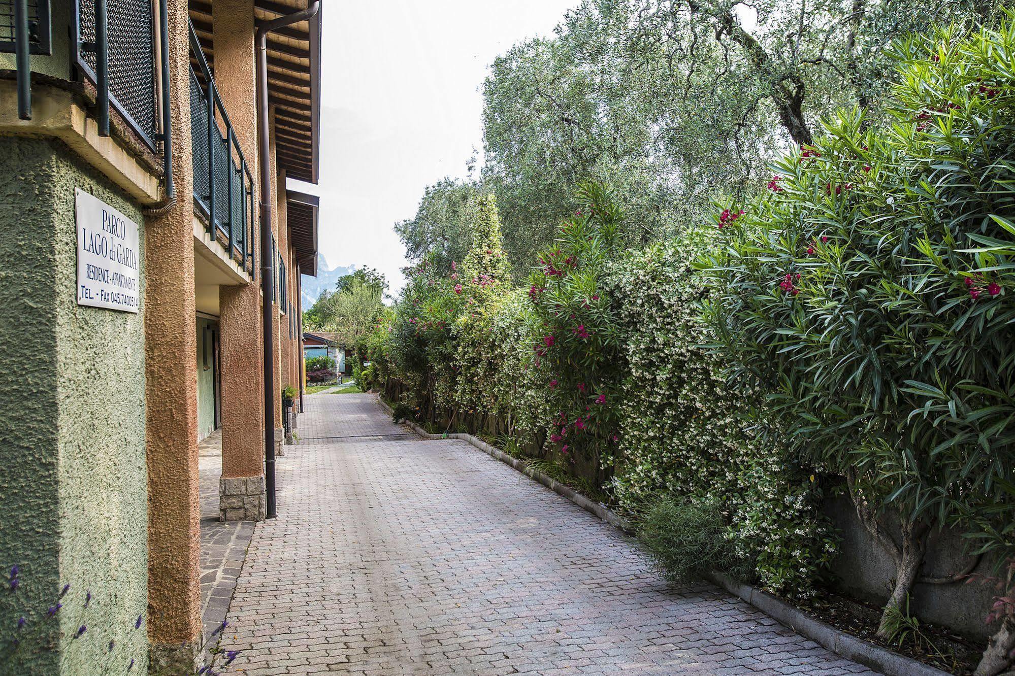 מאלצ'סינה Residence Parco Lago Di Garda מראה חיצוני תמונה