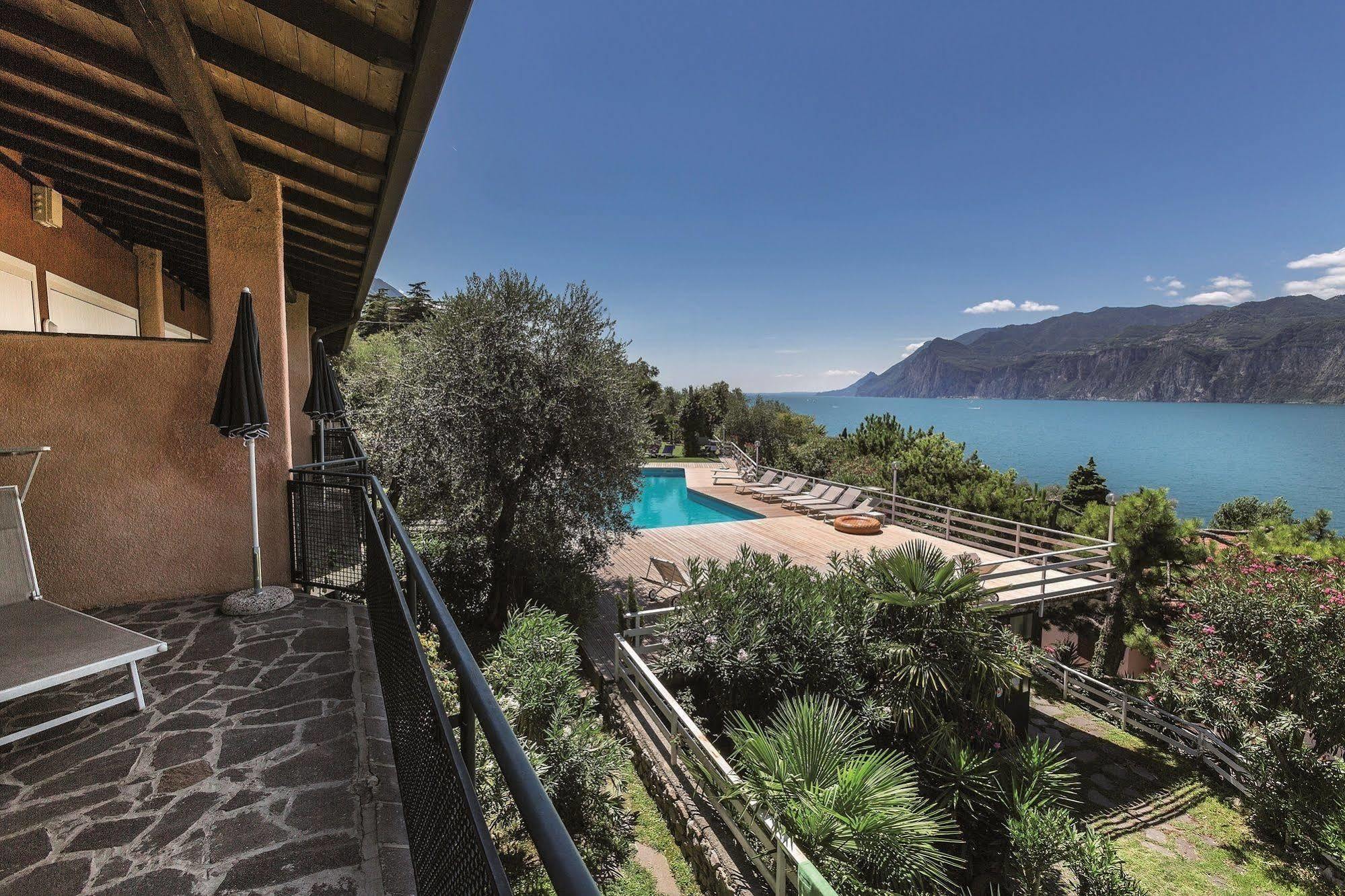 מאלצ'סינה Residence Parco Lago Di Garda מראה חיצוני תמונה