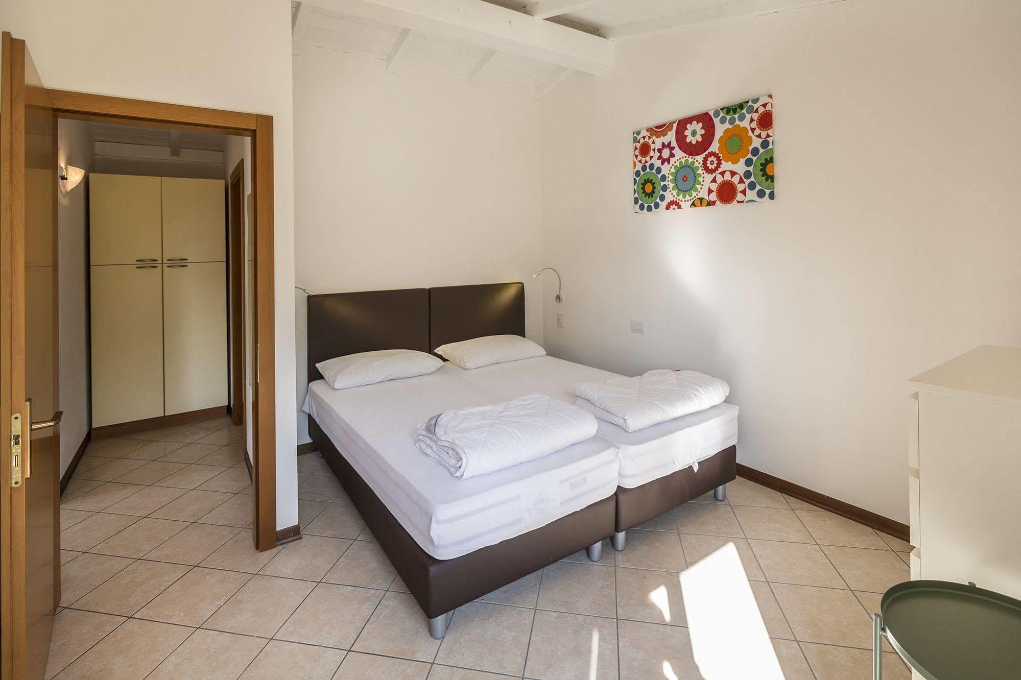 מאלצ'סינה Residence Parco Lago Di Garda מראה חיצוני תמונה
